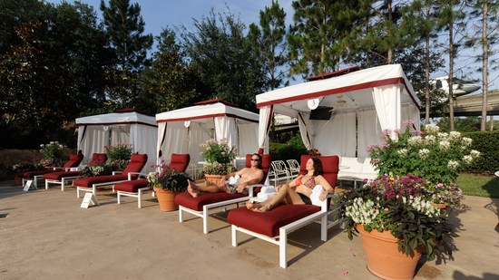 Cabanas à beira da piscina